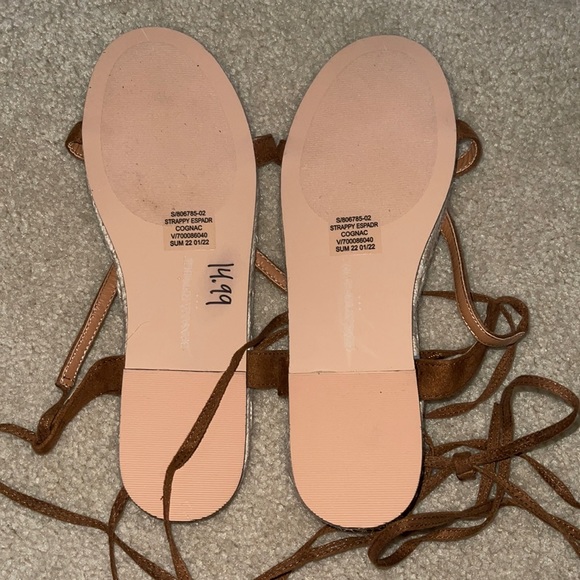 Banana Republic size 7 flats - Picture 2 of 3